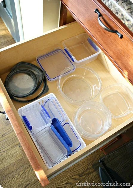 Organized kitchen drawers