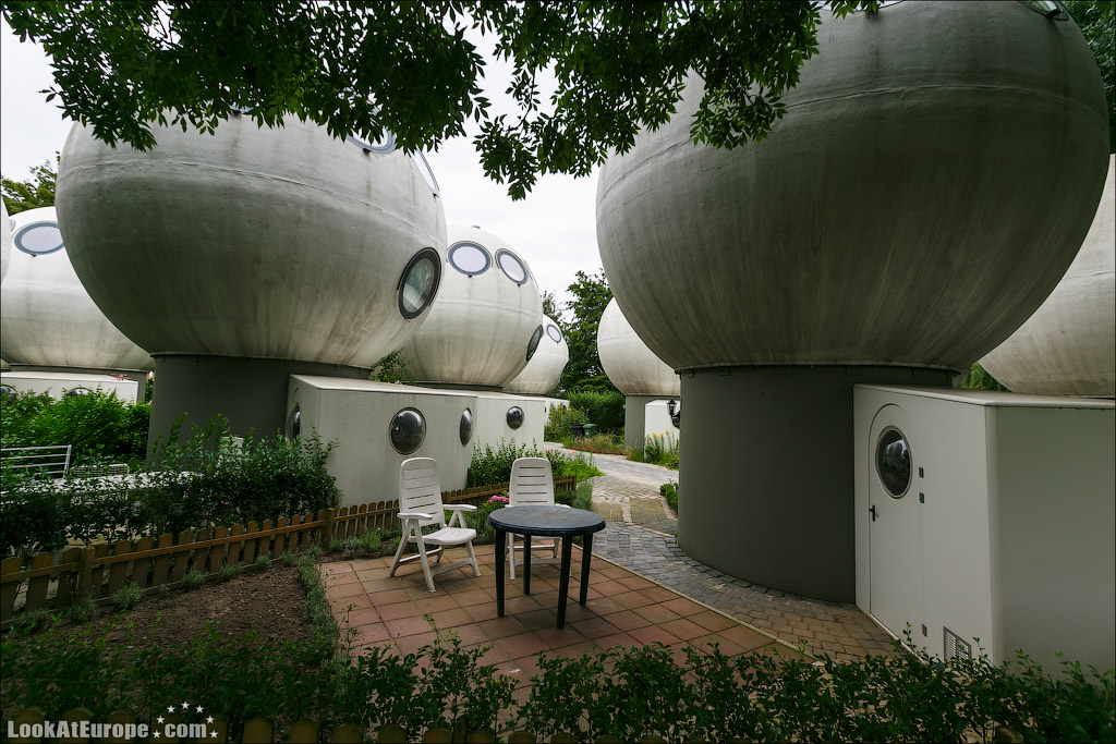 LookAtEurope.com - Фотогалоп по Европе. Чехия, Германия, Голландия.  Дома шары в голландском городе Хертогенбош | Holland, Bolwoningen Houses of Hertogenbosch