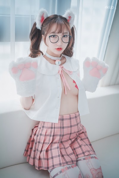 DJAWA Photo – Son Ye-Eun (손예은) Cute Pink