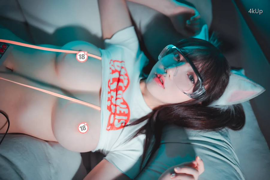 DJAWA Photo – Son Ye-Eun (손예은) Retro Gaming Girl Uncensored