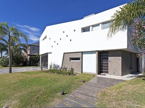 fachada-moderna-Casa-V-arquitectos-i-GC fachada-moderna-Casa-V-arquitectos-i-GC