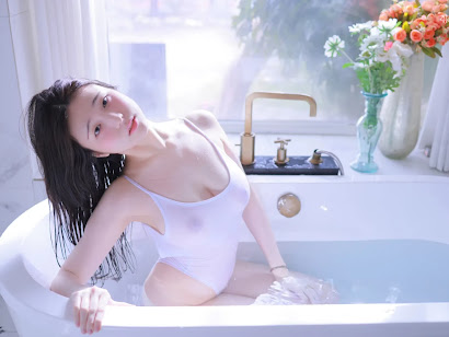 Yeon Woo (연우) Bath Tub