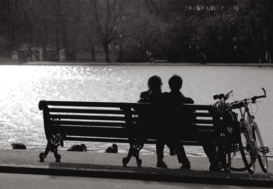 couple-on-bench