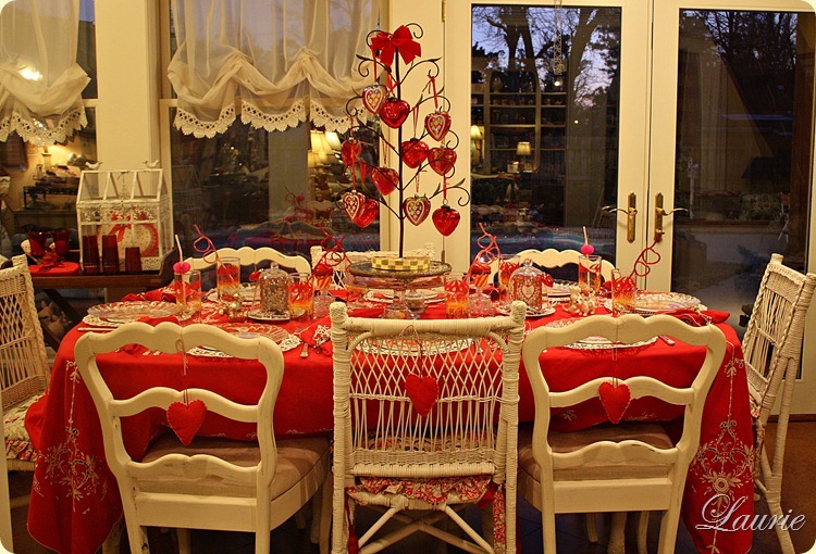 Valentine Tablescape Ideas-Bargain Decorating with laurie