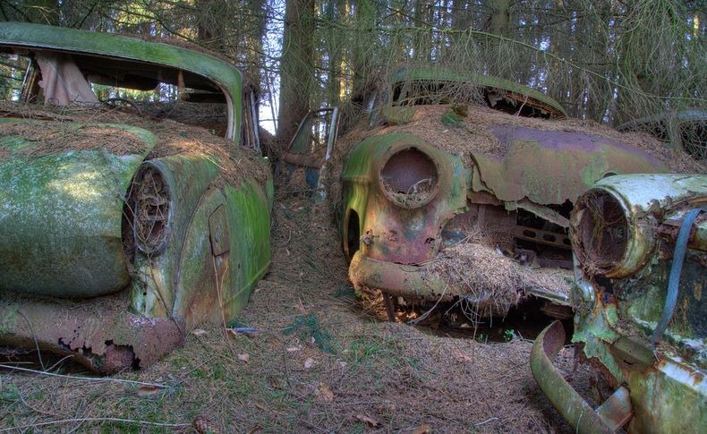 chatillon-car-graveyard-11