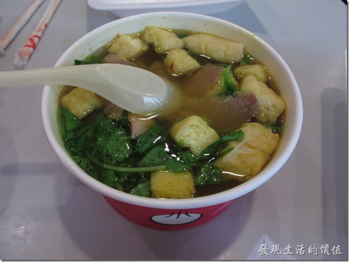 上海小楊生煎。油豆腐牛肉粉絲湯。