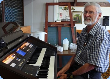 Errol Storey enjoying the Technics GA3 organ.  Photo courtesy of Dennis Lyons.