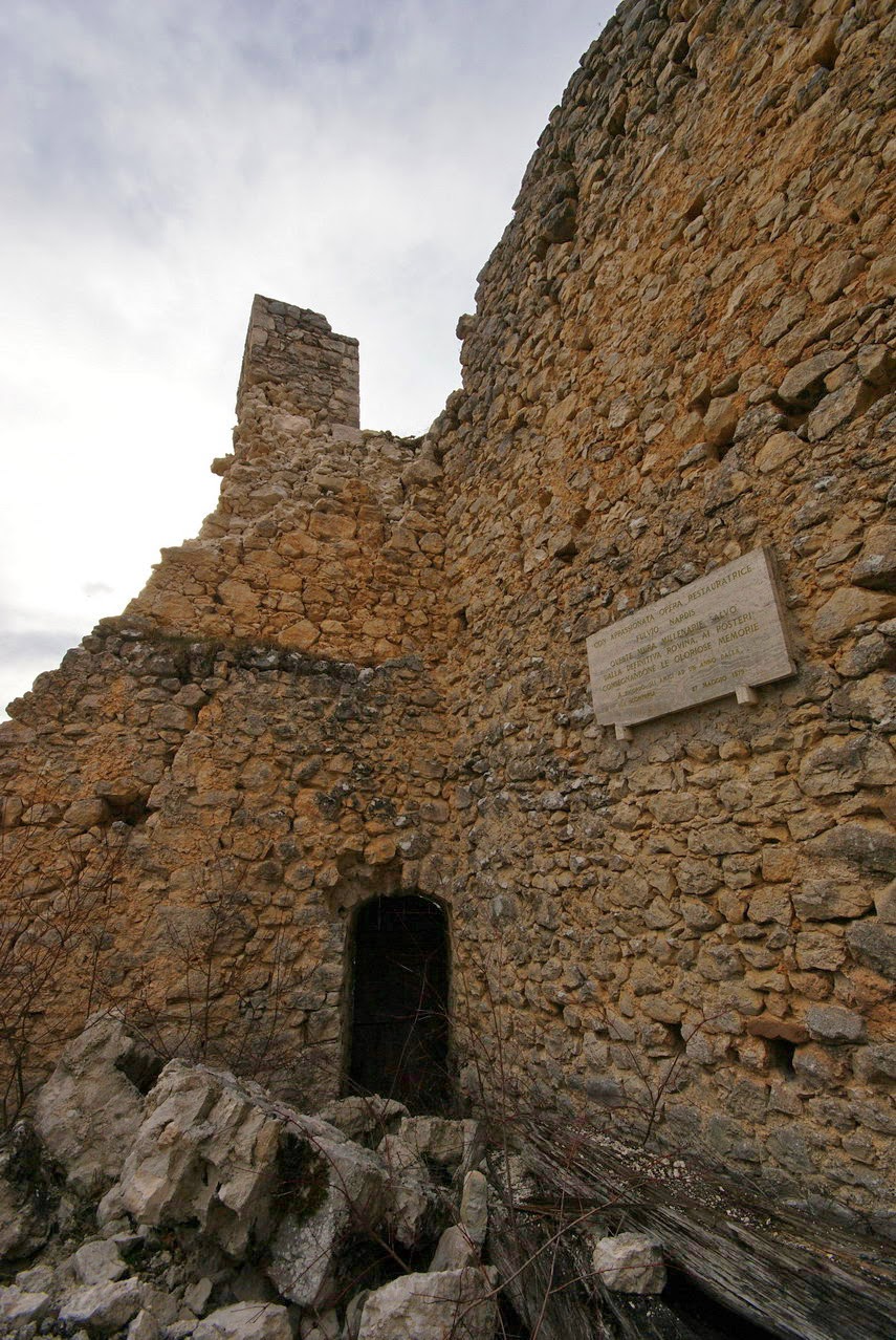 Ali Per Viaggiare Abruzzo Il Castello di Ocre