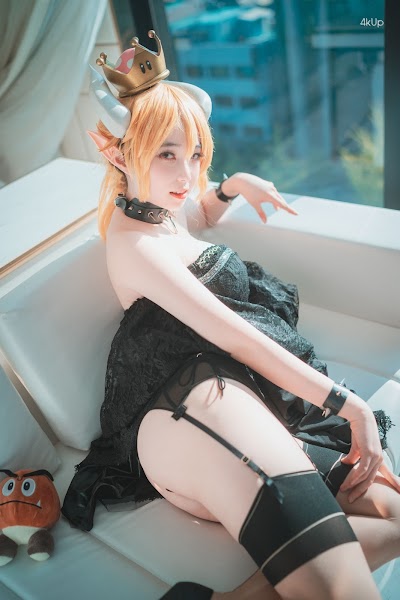 DJAWA Photo – Bambi (밤비) – Halloween with Bowsette (Super Mario Bros.)