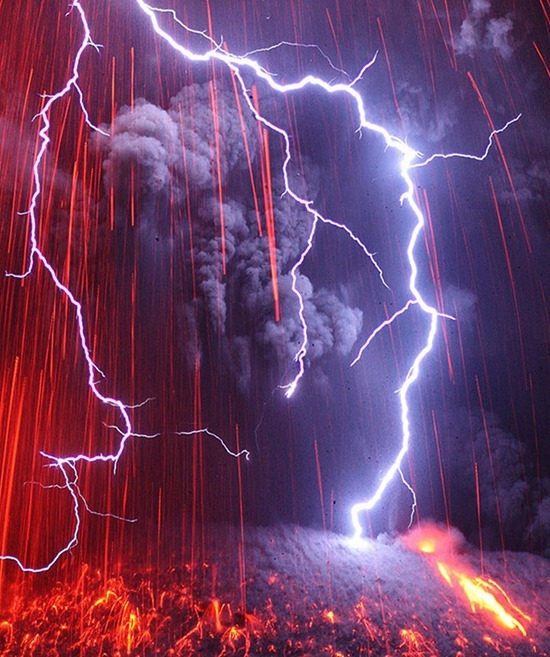 Vulcano em Erupção 08