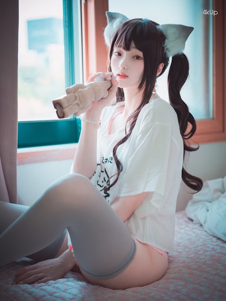 DJAWA Photo – Bambi (밤비) The cat I picked up turned into a girl