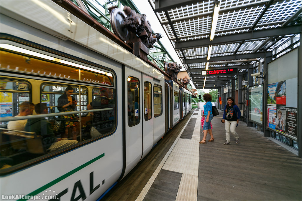 LookAtEurope.com: Евротур. Вупператаль город Энгельса и подвесной железной дороги швебебан