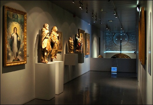 Gloria Ishizaka - museu de são roque - corredor