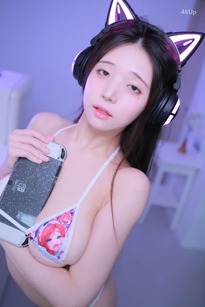 YeonWoo (연우) Otaku Girl