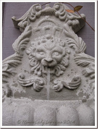 08-27-lion-fountain