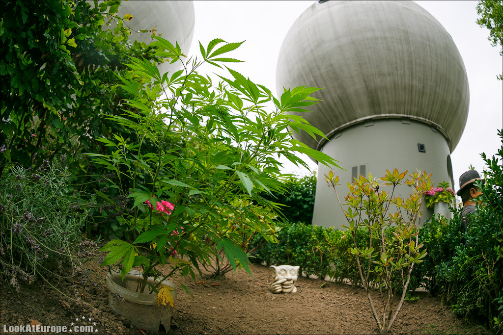 LookAtEurope.com - Фотогалоп по Европе. Чехия, Германия, Голландия.  Дома шары в голландском городе Хертогенбош | Holland, Bolwoningen Houses of Hertogenbosch