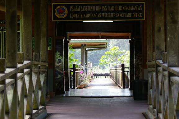 Lower Kinabatangan Wildlife Sanctuary office. Sukau, 8 août 2011. Photo : J.-M. Gayman