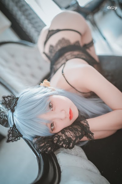 DJAWA Photo – Jeong Jenny (정제니) Schwarz und Wei Katzenmädchen