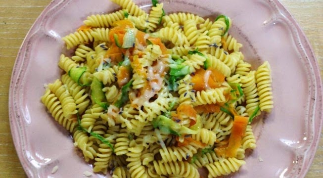 [Pasta%2520con%2520tagliatelle%2520di%2520verdure%2520e%2520provola%2520affumicata%255B4%255D.jpg]