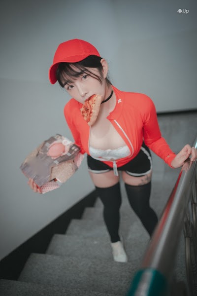 DJAWA Photo – Sonson (손손) Pizza Girl