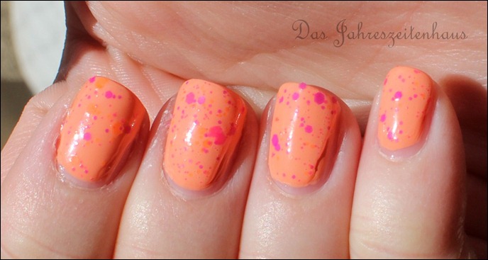 Lush Laquer Chicks rule Swatch 2