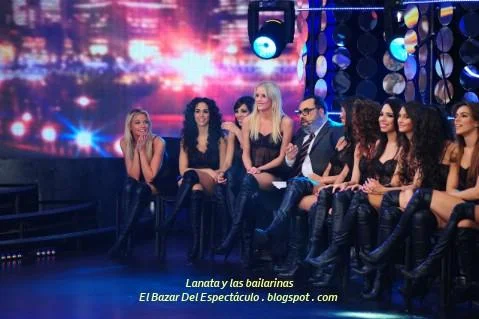 Lanata y las bailarinas.jpg