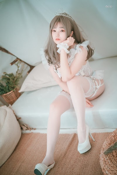 DJAWA Photo – Bambi (밤비) – “Reine de Blanc (B-side)”