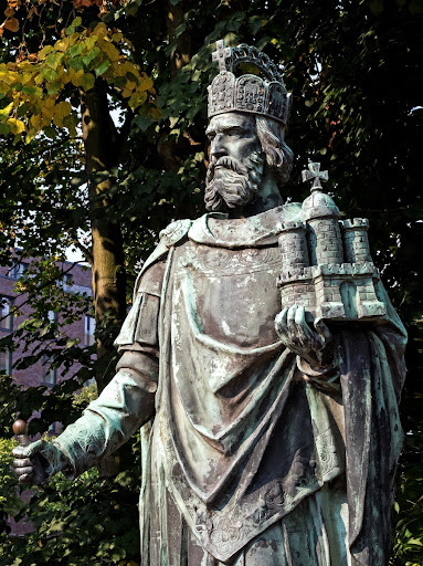 Did Charlemagne found Hammaburg?