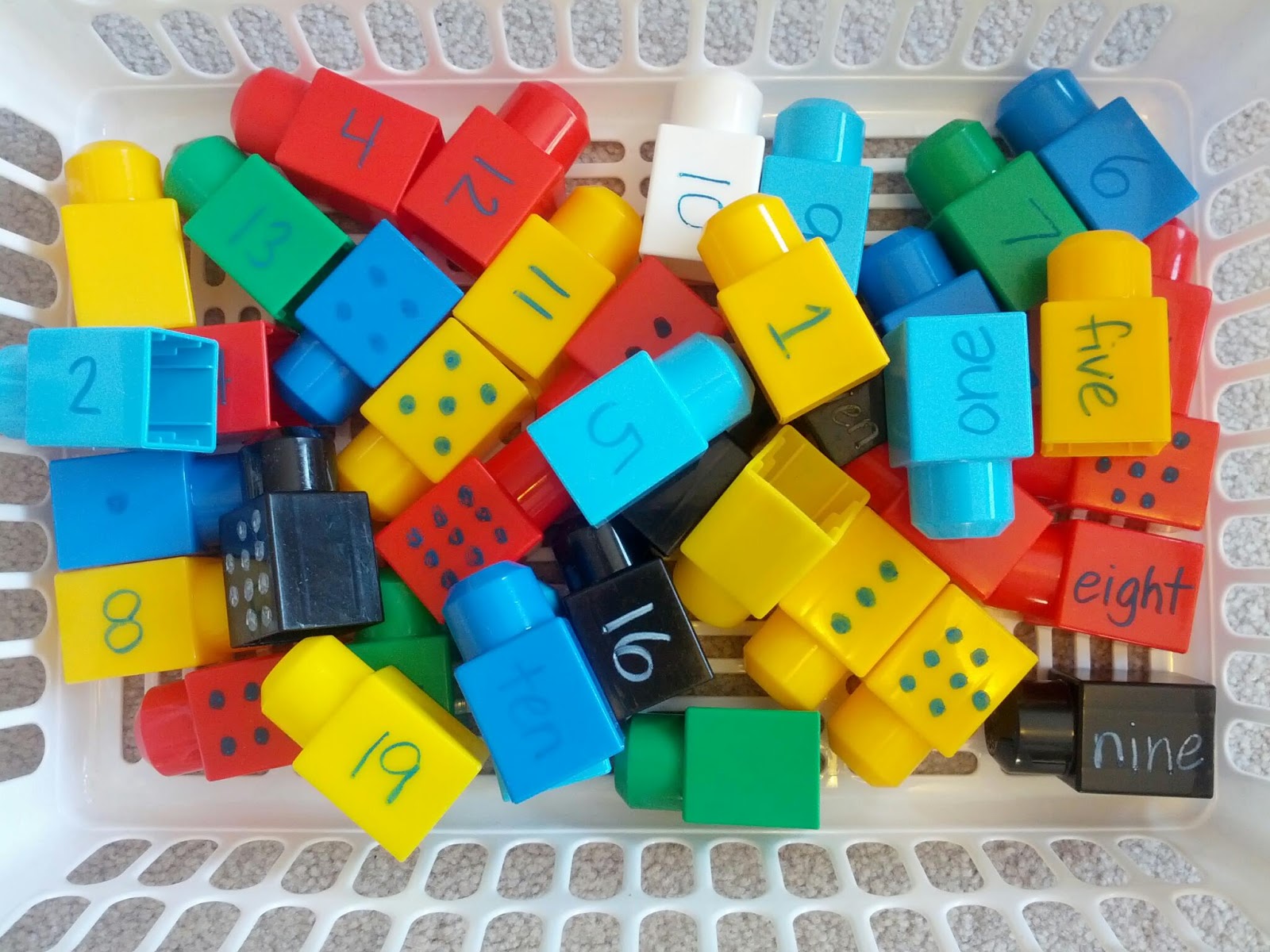 Mega Blocks And Other Plastic Toys 25 Not Blocks 164 Mega Blocks Not All Match 