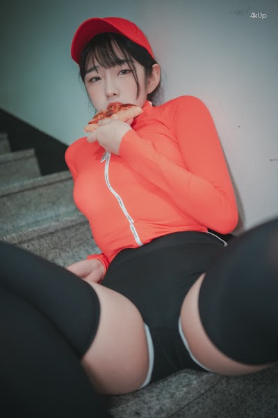 DJAWA Photo – Sonson (손손) Pizza Girl