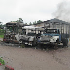 Véhicules incendiés à la place Intendance de l'Unikin, 13 janvier 2011.