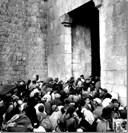 Jew-Families Flee  to Zion Gate 6-1948