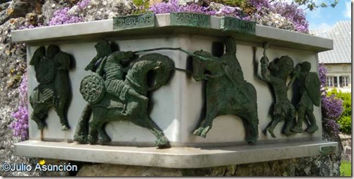 Monumento a la Batalla de Roncesvalles - Desarrollo del capitel de Roldan y Ferragut