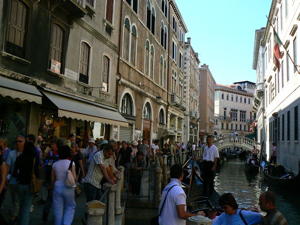 Obiective turistice Venezia: Shopping streets.JPG
