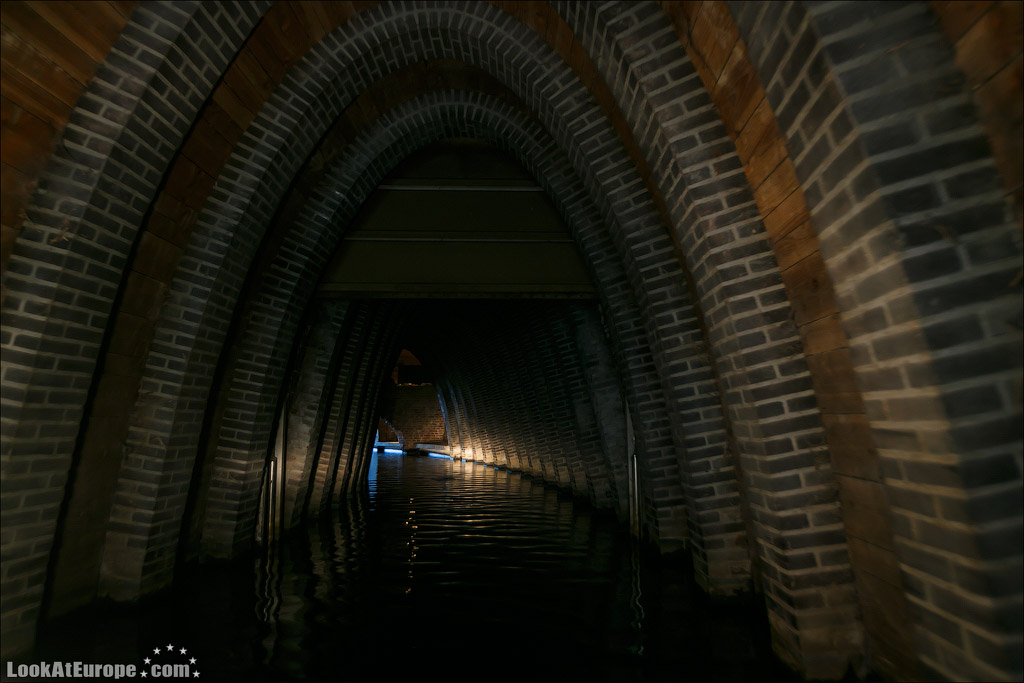 LookAtEurope.com - Фотогалоп по Европе. Чехия, Германия, Голландия.  Подземные каналы города Хертогенбош | Holland, Binnendieze in Hertogenbosch