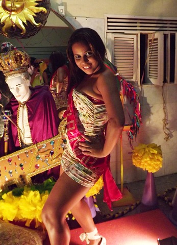 [IRL%25C3%2582NIA%2520RAINHA%2520ESSA%2520AQUI%255B3%255D.jpg]