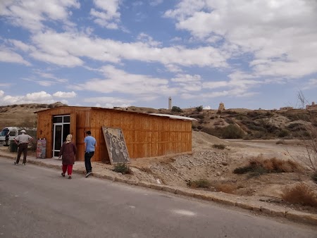 20. Magazin obiecte religioase Iordan.JPG