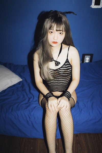 Jeong Jenny (정제니) – Jenny’s maturity – Moon Night Snap