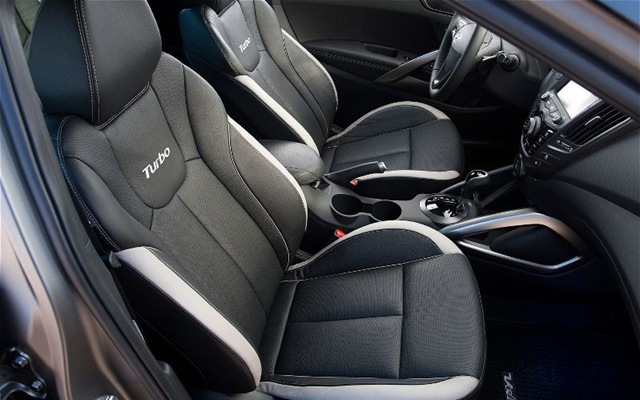 [2013-Hyundai-Veloster-Turbo-interior%255B2%255D.jpg]