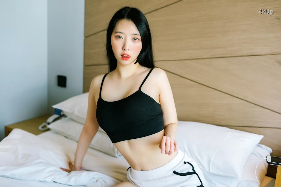 Dame (담) – Girlfriend & Moon Night Snap
