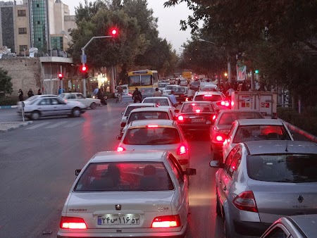 37. Trafic in Esfahan.JPG