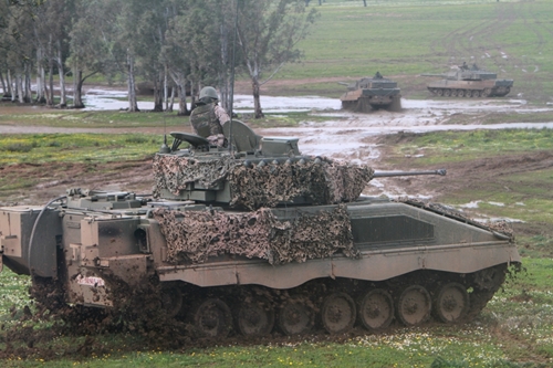 Испанская механизированная пехотная бригада "Эстремадура XI" во время учений