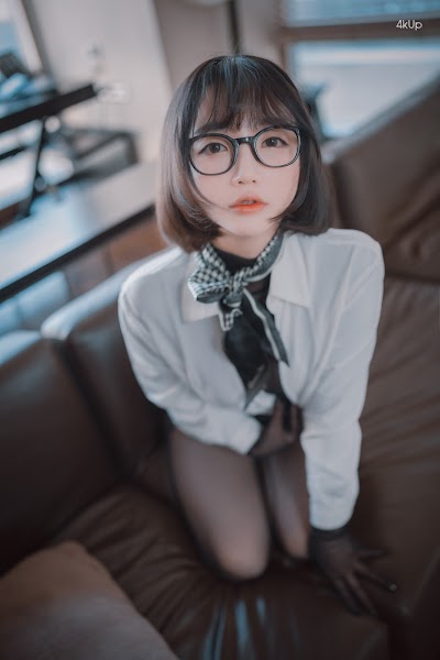 DJAWA Photo – Son Ye-Eun (손예은) Naughty Supervisor