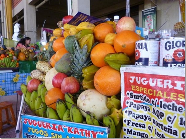 Fruit juice in San Camilo market