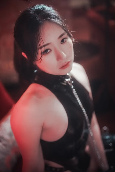 DJAWA Photo – Pia (피아) “Cling to Latex”