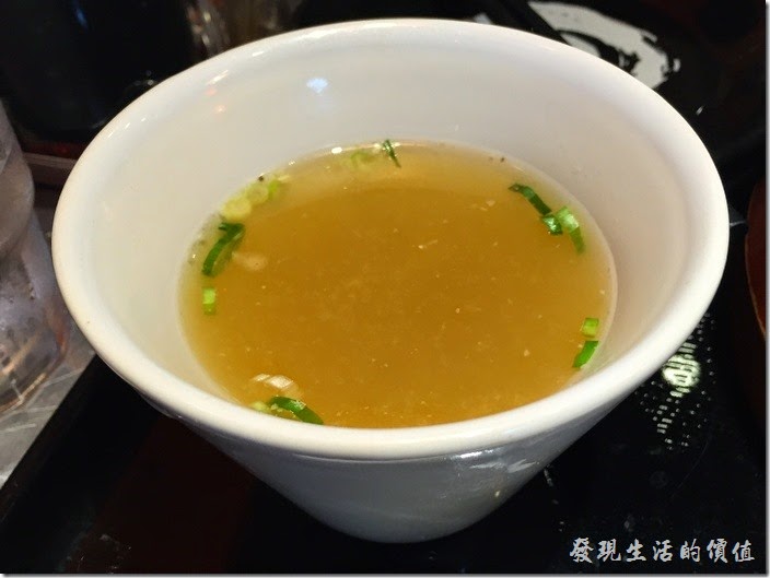 台南-花月嵐拉麵。整盤炒飯吃下來就只有這碗味噌湯好喝。