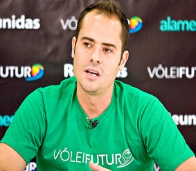 Ricardinho pede tempo para que jogadores entendam seu jogo