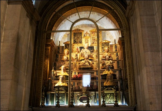 Gloria Ishizaka - Igreja de Sao Roque -altar das relíquias das santas mártires (lado da epístolas)