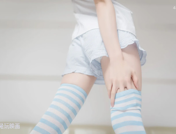 Cosplay@兔玩映画 Vol.049 蓝白条纹袜