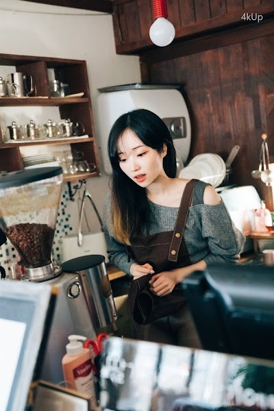 [Loozy] Bambi (밤비) Cafe Alba
